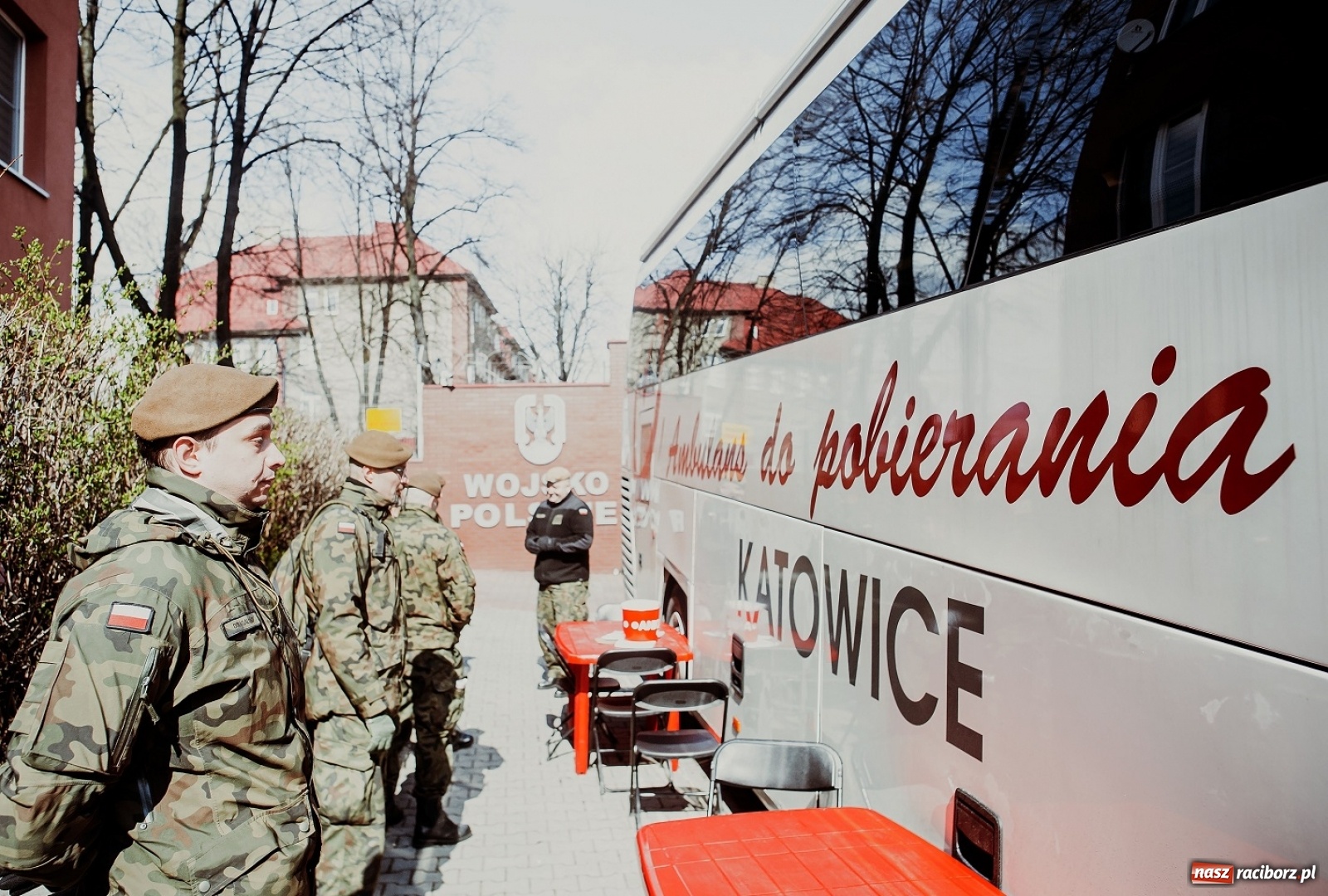 Zdjęcie w galerii na portalu naszraciborz.pl: Terytorialsi reagują na apele centrów krwiodawstwa wiadomości z regionu
