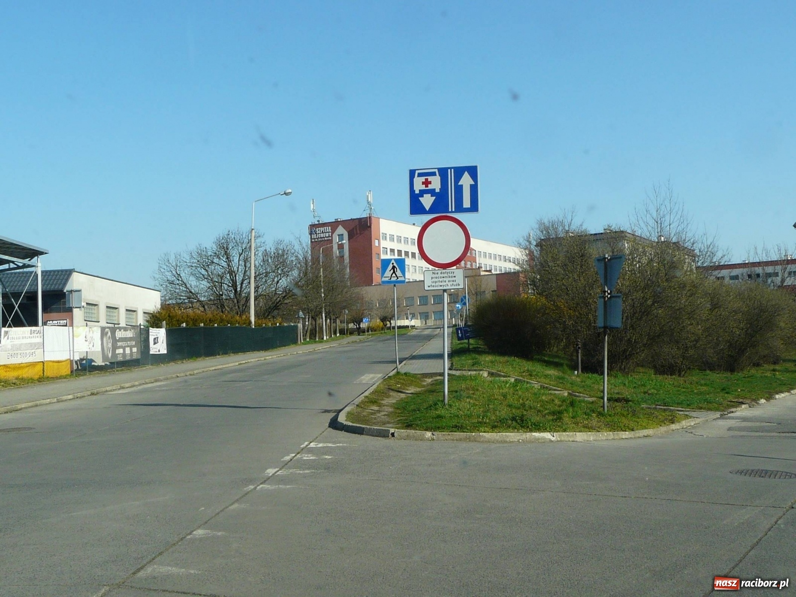 Zdjęcie w galerii na portalu naszraciborz.pl: Zmiana oznakowania na drogach dojazdowych do szpitala  wiadomości z regionu