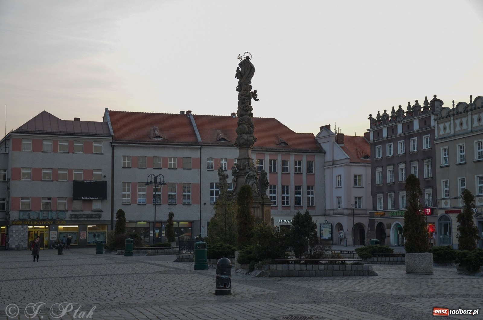 Zdjęcie w galerii na portalu naszraciborz.pl: Racibórz - miasto w bezruchu [FOTO]  wiadomości z regionu