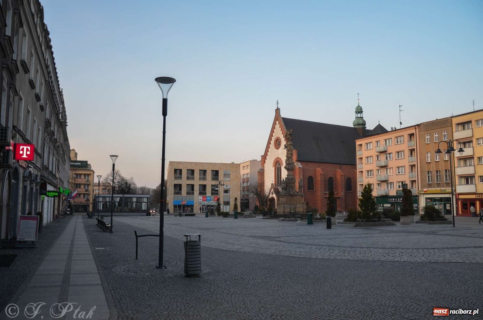 Zdjęcie w galerii na portalu naszraciborz.pl: Racibórz - miasto w bezruchu [FOTO]  wiadomości z regionu