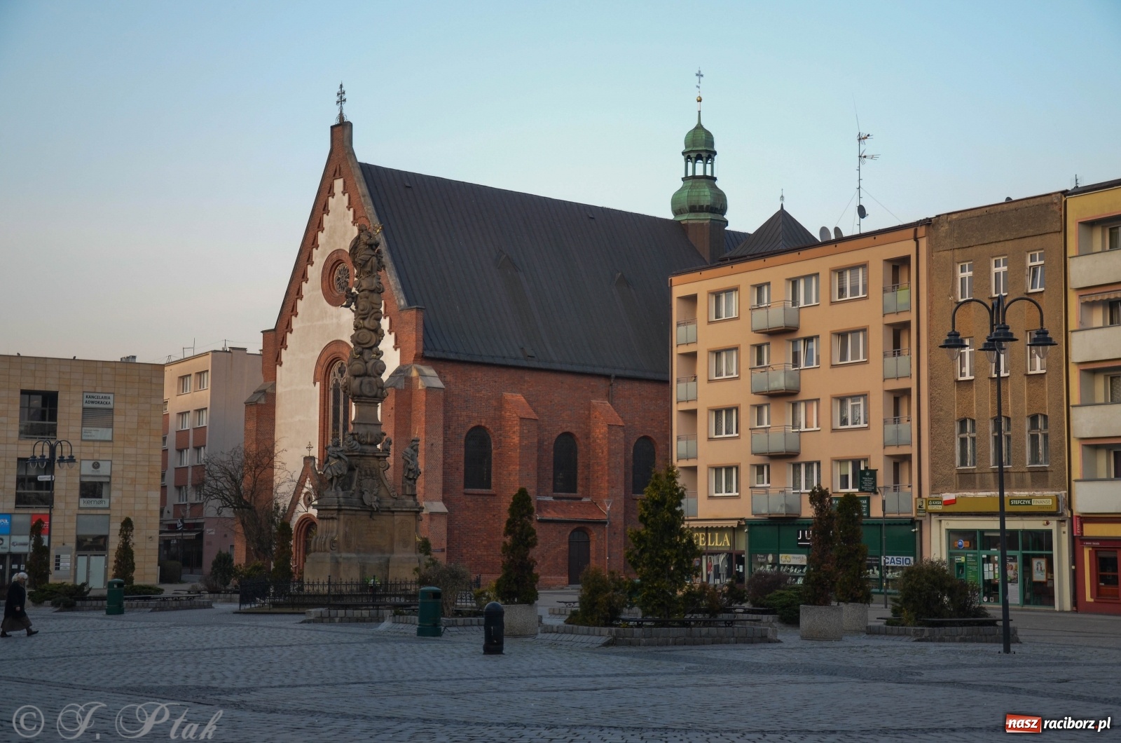 Zdjęcie w galerii na portalu naszraciborz.pl: Racibórz - miasto w bezruchu [FOTO]  wiadomości z regionu
