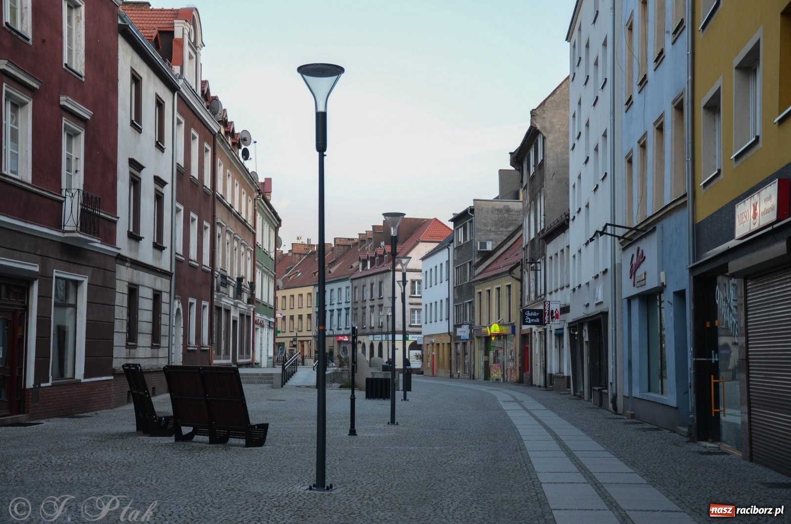Zdjęcie w galerii na portalu naszraciborz.pl: Racibórz - miasto w bezruchu [FOTO]  wiadomości z regionu