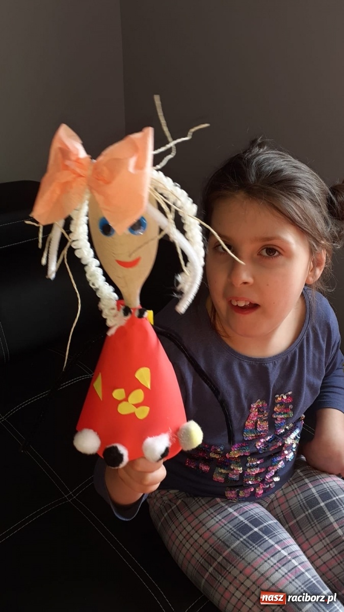 Zdjęcie w galerii na portalu naszraciborz.pl: Uczniowie ZSS radzą sobie z nauczaniem zdalnym wiadomości z regionu