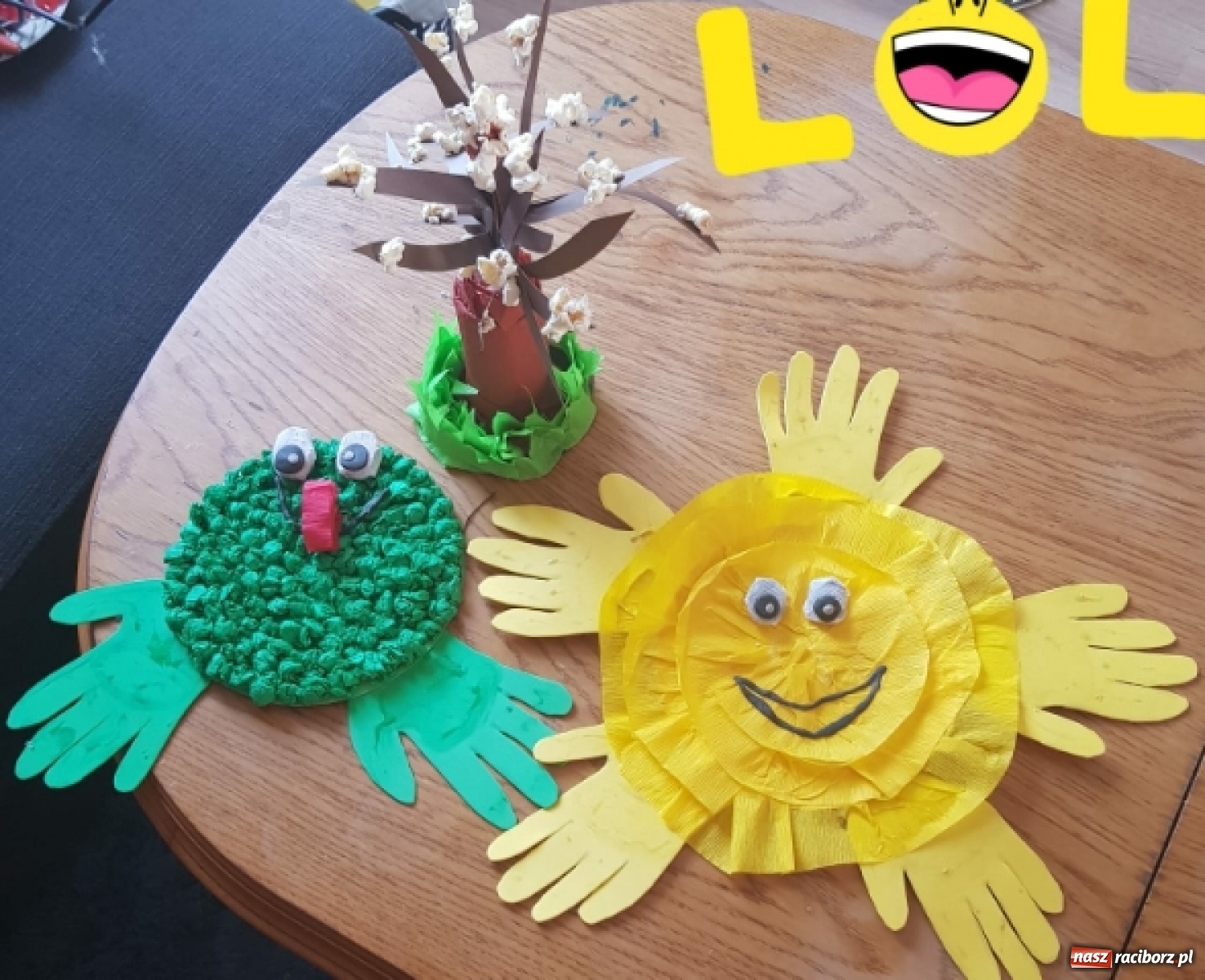 Zdjęcie w galerii na portalu naszraciborz.pl: Uczniowie ZSS radzą sobie z nauczaniem zdalnym wiadomości z regionu