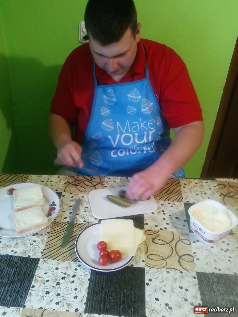 Zdjęcie w galerii na portalu naszraciborz.pl: Uczniowie ZSS radzą sobie z nauczaniem zdalnym wiadomości z regionu