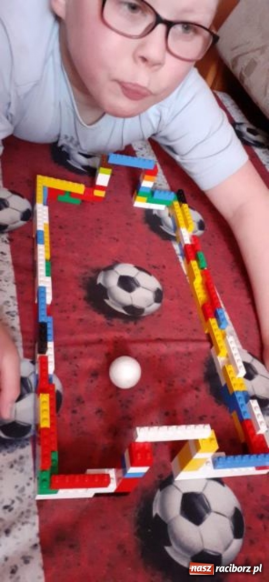 Zdjęcie w galerii na portalu naszraciborz.pl: Uczniowie ZSS radzą sobie z nauczaniem zdalnym wiadomości z regionu