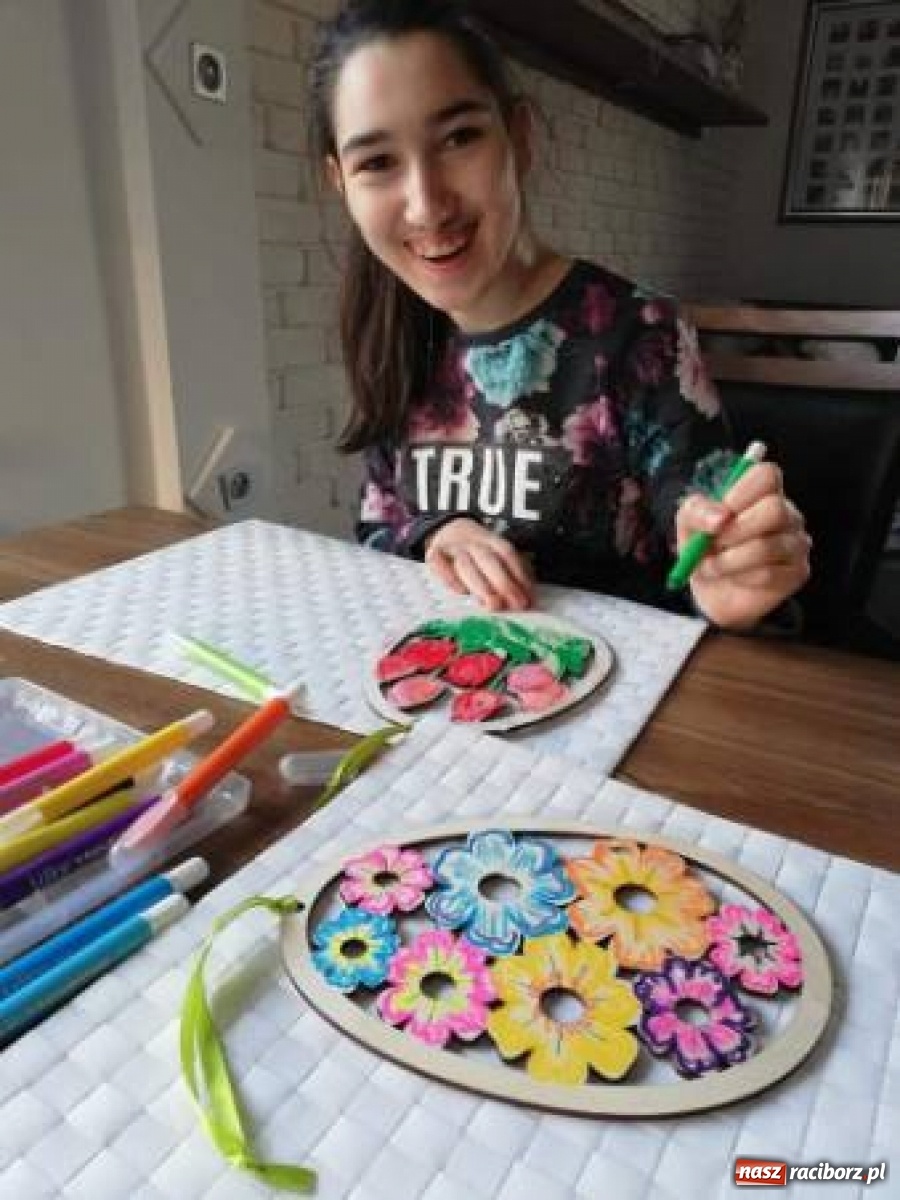 Zdjęcie w galerii na portalu naszraciborz.pl: Uczniowie ZSS radzą sobie z nauczaniem zdalnym wiadomości z regionu