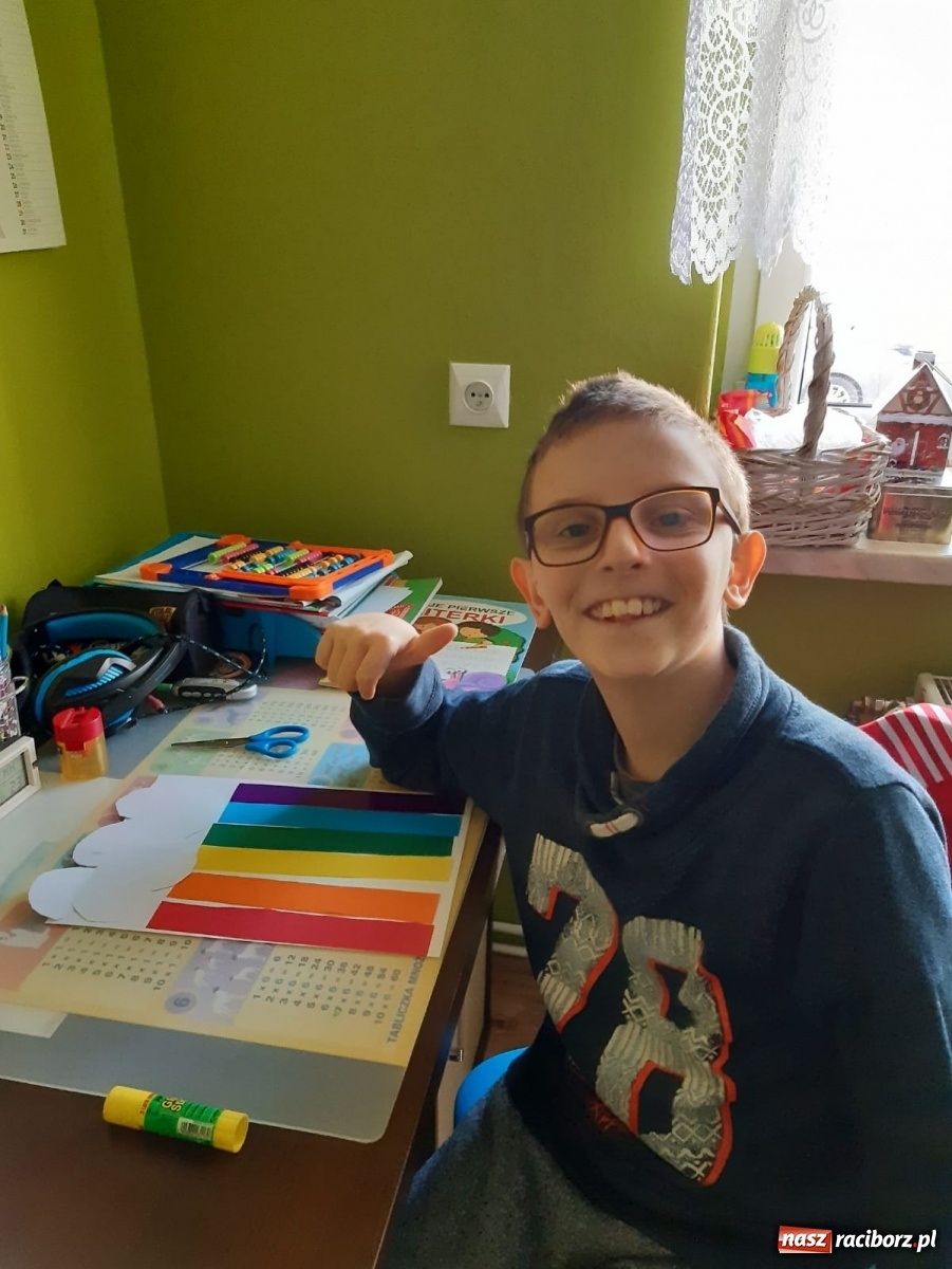 Zdjęcie w galerii na portalu naszraciborz.pl: Uczniowie ZSS radzą sobie z nauczaniem zdalnym wiadomości z regionu