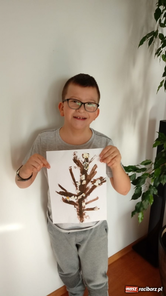 Zdjęcie w galerii na portalu naszraciborz.pl: Uczniowie ZSS radzą sobie z nauczaniem zdalnym wiadomości z regionu