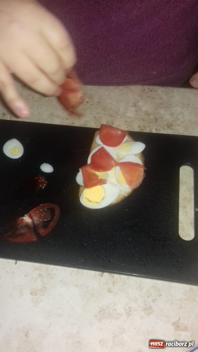 Zdjęcie w galerii na portalu naszraciborz.pl: Uczniowie ZSS radzą sobie z nauczaniem zdalnym wiadomości z regionu