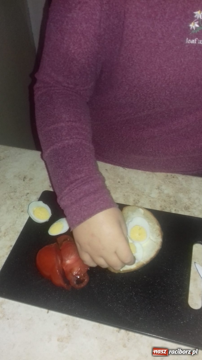 Zdjęcie w galerii na portalu naszraciborz.pl: Uczniowie ZSS radzą sobie z nauczaniem zdalnym wiadomości z regionu