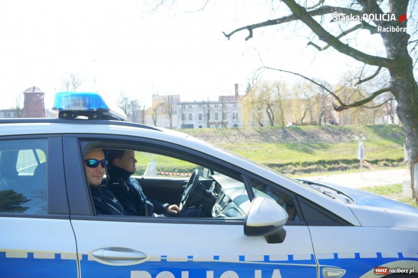 Zdjęcie w galerii na portalu naszraciborz.pl: Raciborska policja kontroluje przestrzeganie ograniczeń wiadomości z regionu