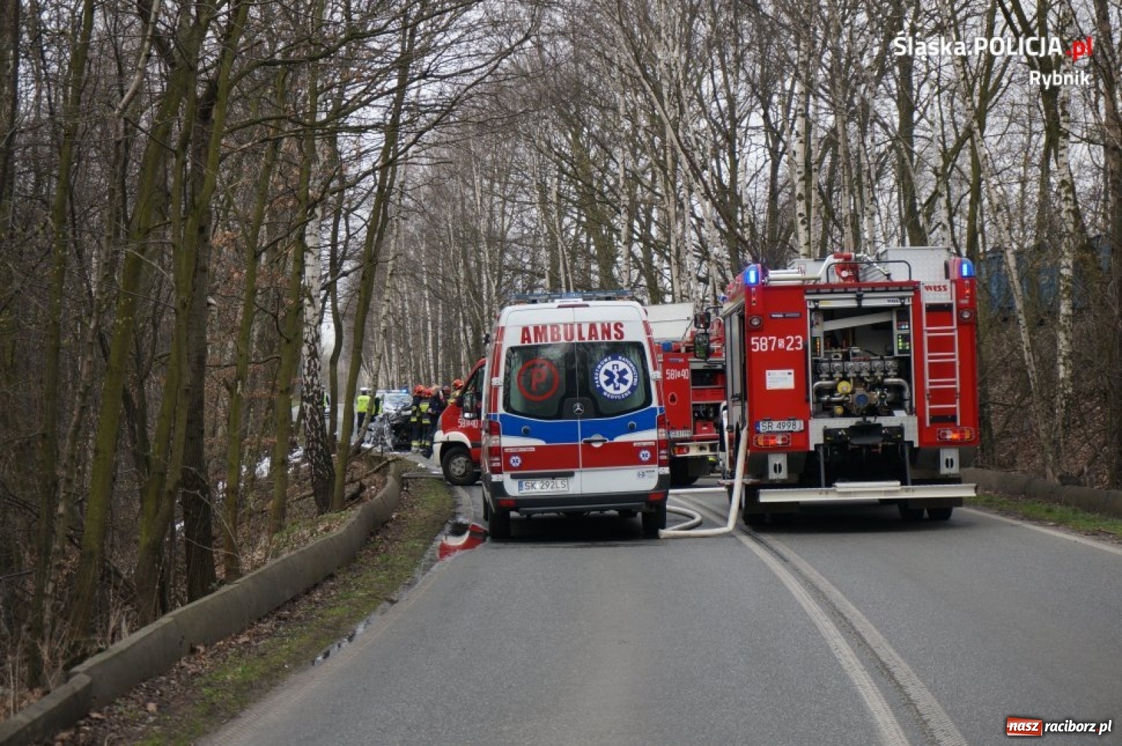 Zdjęcie w galerii na portalu naszraciborz.pl: Tragedia w Rybniku. Samochód uderzył w drzewo i stanął w płomieniach [FOTO i WIDEO] wiadomości z regionu