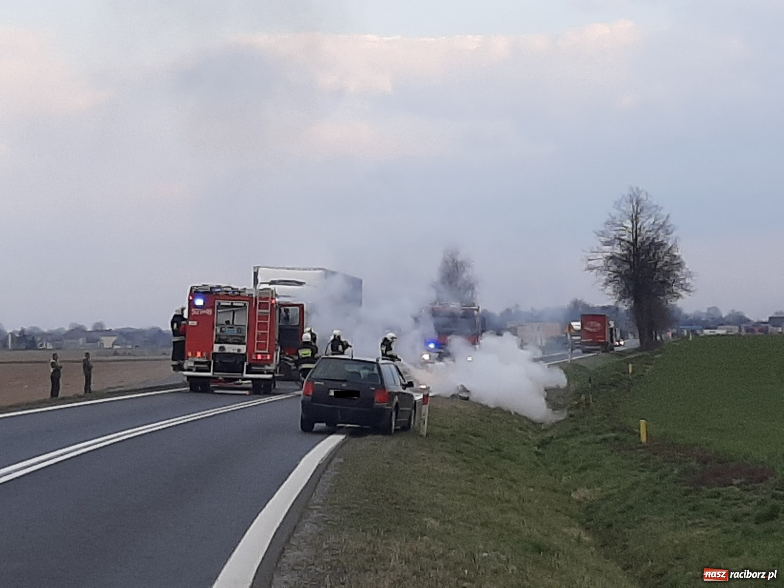 Zdjęcie w galerii na portalu naszraciborz.pl: Raport 998. Tragedia na DK 45. Seria pożarów traw w powiecie wiadomości z regionu
