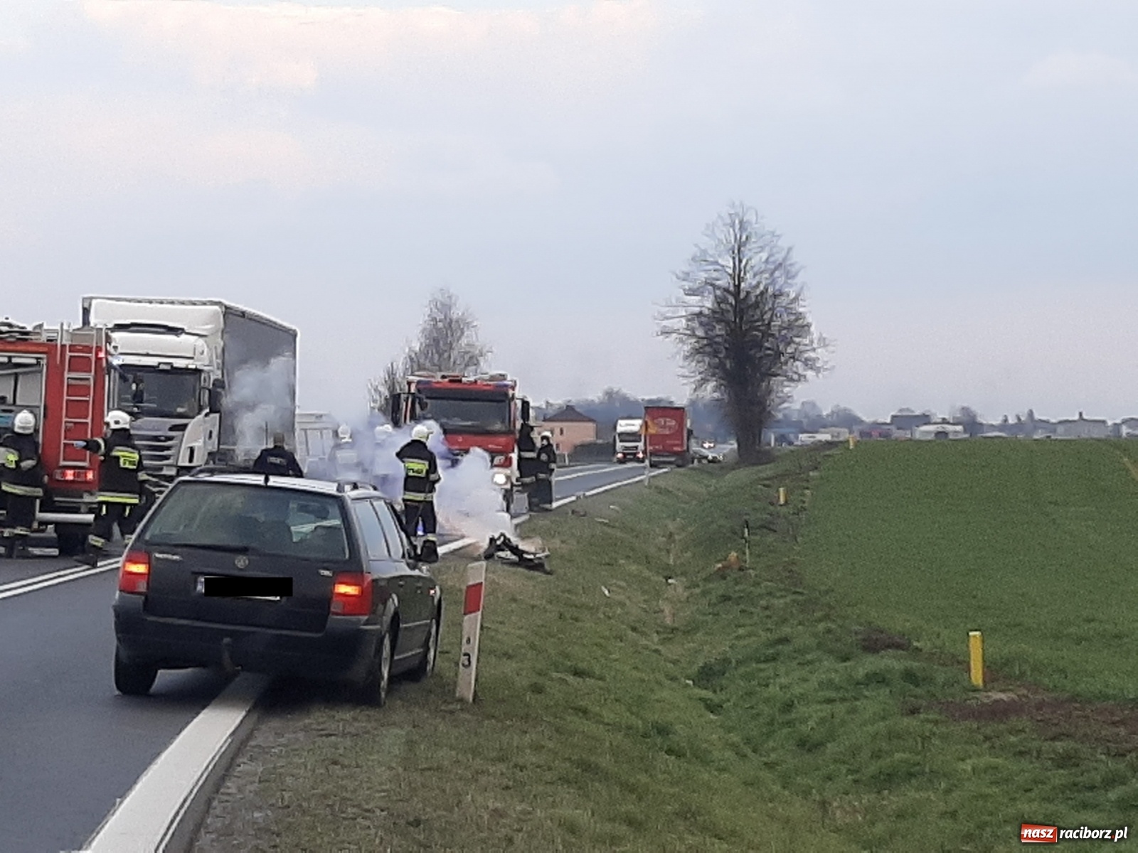 Zdjęcie w galerii na portalu naszraciborz.pl: Raport 998. Tragedia na DK 45. Seria pożarów traw w powiecie wiadomości z regionu