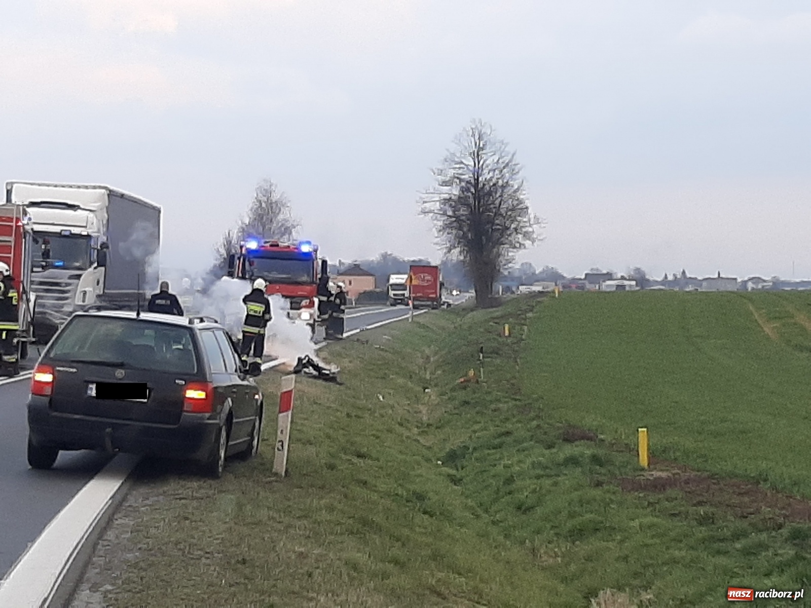 Zdjęcie w galerii na portalu naszraciborz.pl: Raport 998. Tragedia na DK 45. Seria pożarów traw w powiecie wiadomości z regionu