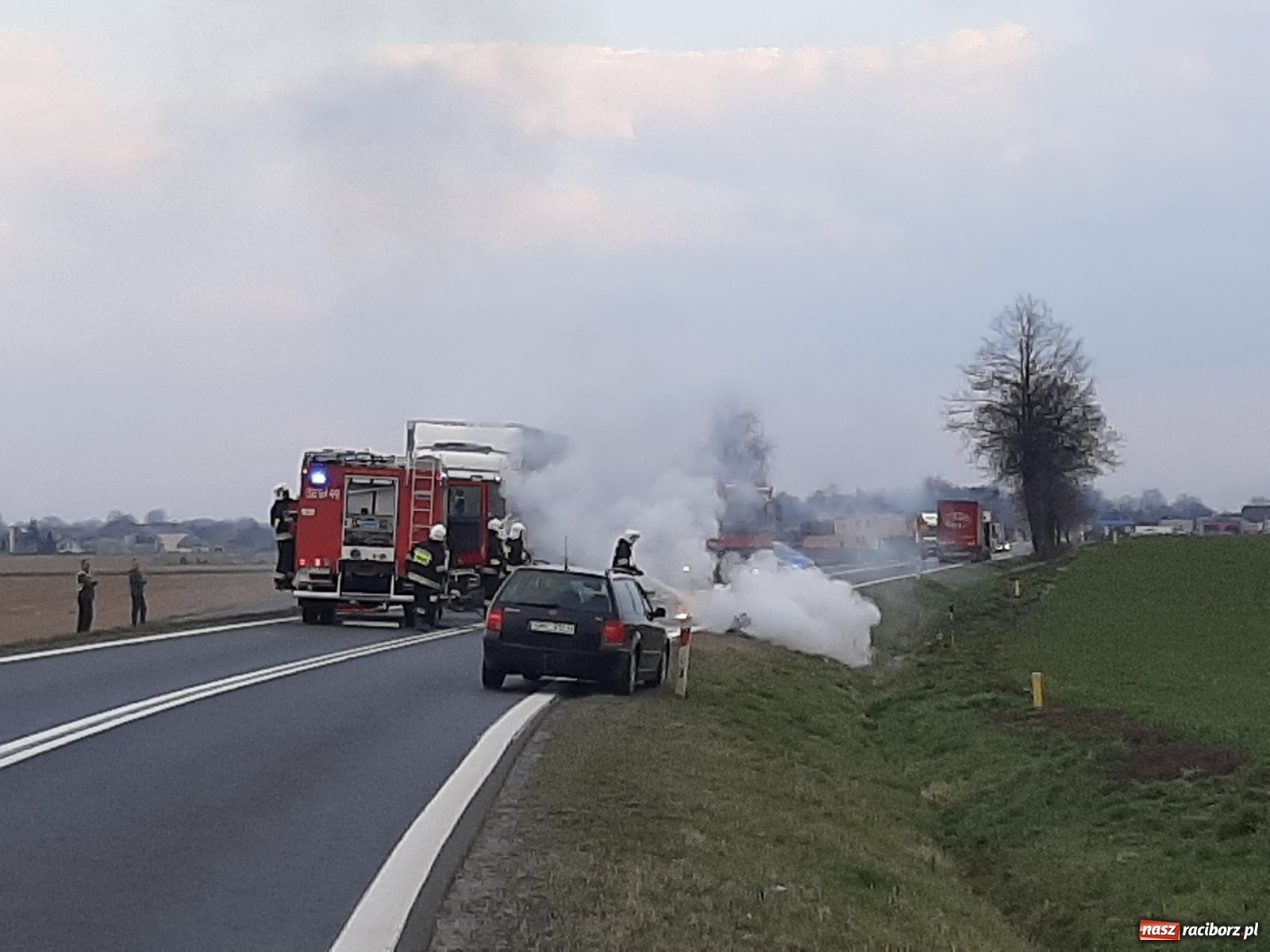 Zdjęcie w galerii na portalu naszraciborz.pl: Raport 998. Tragedia na DK 45. Seria pożarów traw w powiecie wiadomości z regionu