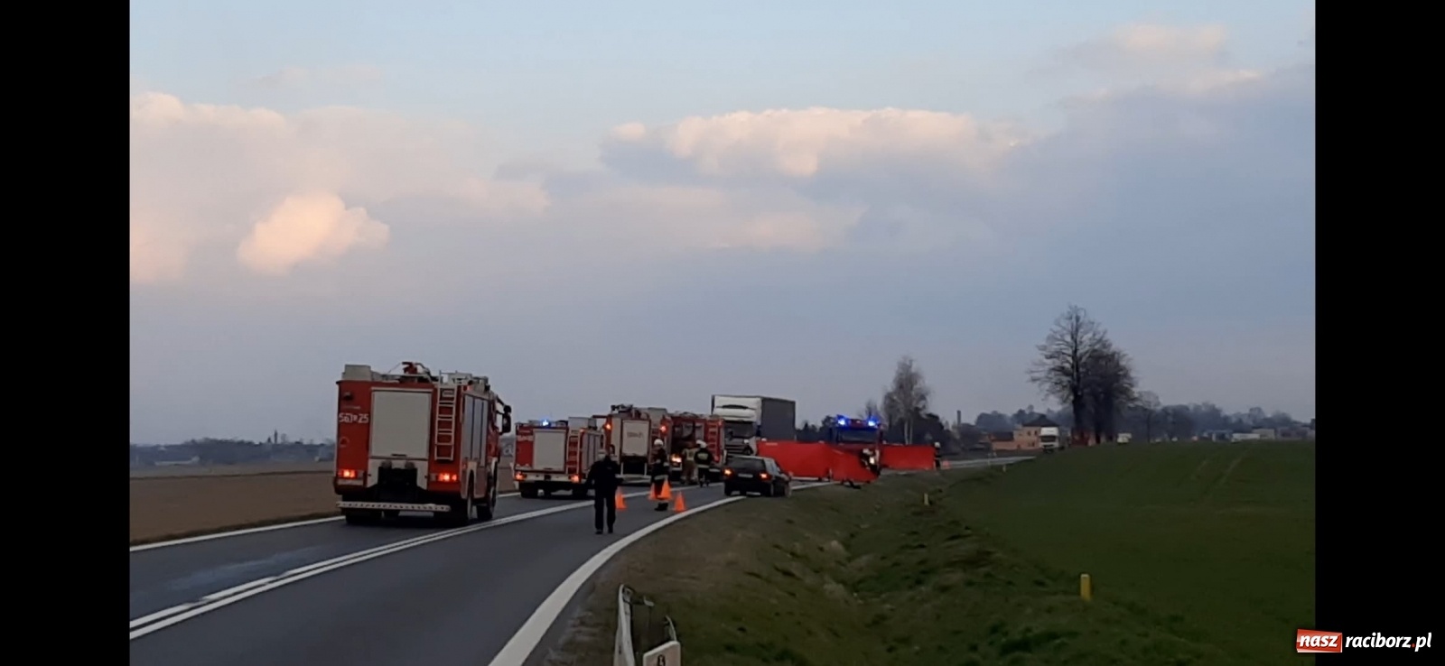 Zdjęcie w galerii na portalu naszraciborz.pl: Raport 998. Tragedia na DK 45. Seria pożarów traw w powiecie wiadomości z regionu