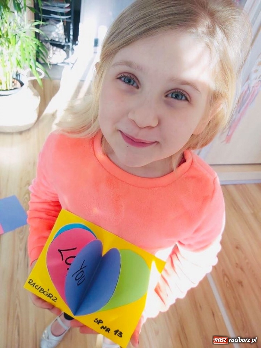 Zdjęcie w galerii na portalu naszraciborz.pl: Uczniowie SP 13 wzięli udział w akcji Kartka dla Medyka wiadomości z regionu