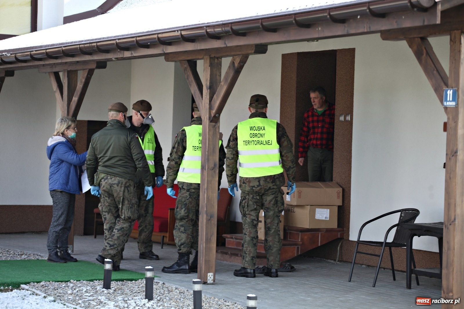 Zdjęcie w galerii na portalu naszraciborz.pl: Śląscy terytorialsi rozwieźli już blisko siedem ton żywności wiadomości z regionu