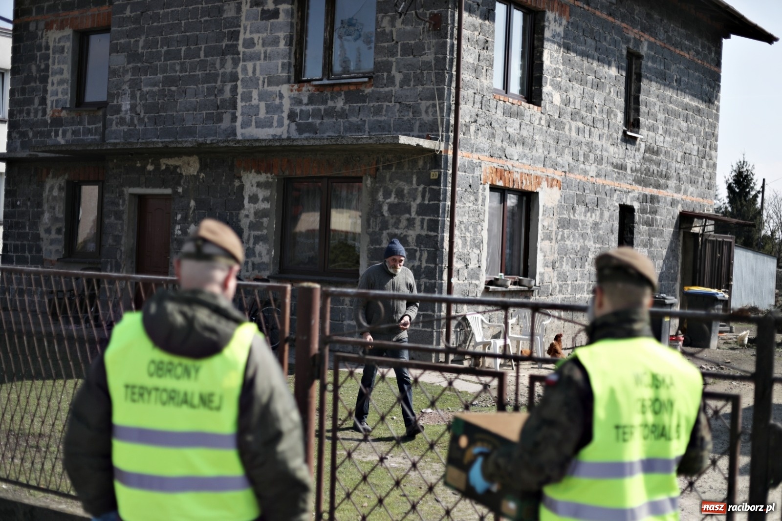 Zdjęcie w galerii na portalu naszraciborz.pl: Śląscy terytorialsi rozwieźli już blisko siedem ton żywności wiadomości z regionu