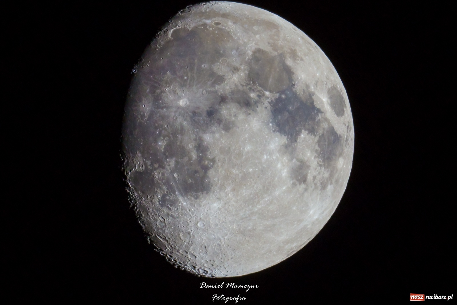 Zdjęcie w galerii na portalu naszraciborz.pl: Takie widoki z balkonu na Ostrogu. Dziś pełnia różowego Księżyca [FOTO i WIDEO] wiadomości z regionu