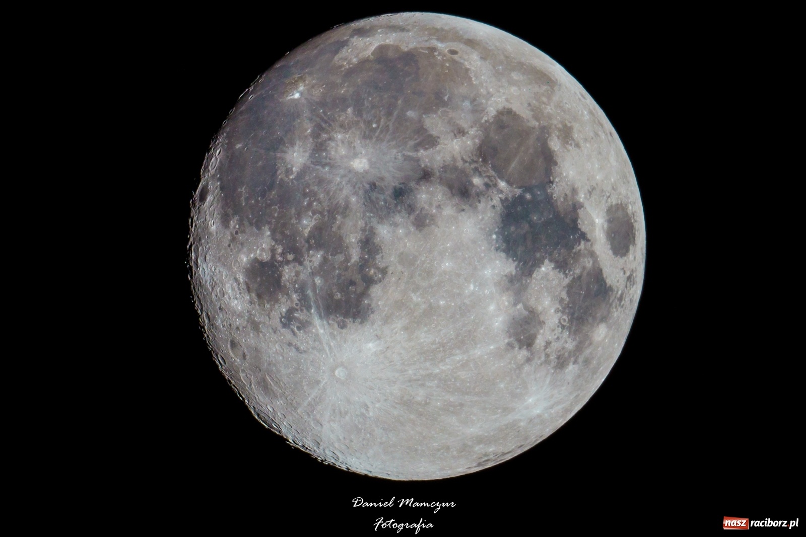 Zdjęcie w galerii na portalu naszraciborz.pl: Takie widoki z balkonu na Ostrogu. Dziś pełnia różowego Księżyca [FOTO i WIDEO] wiadomości z regionu