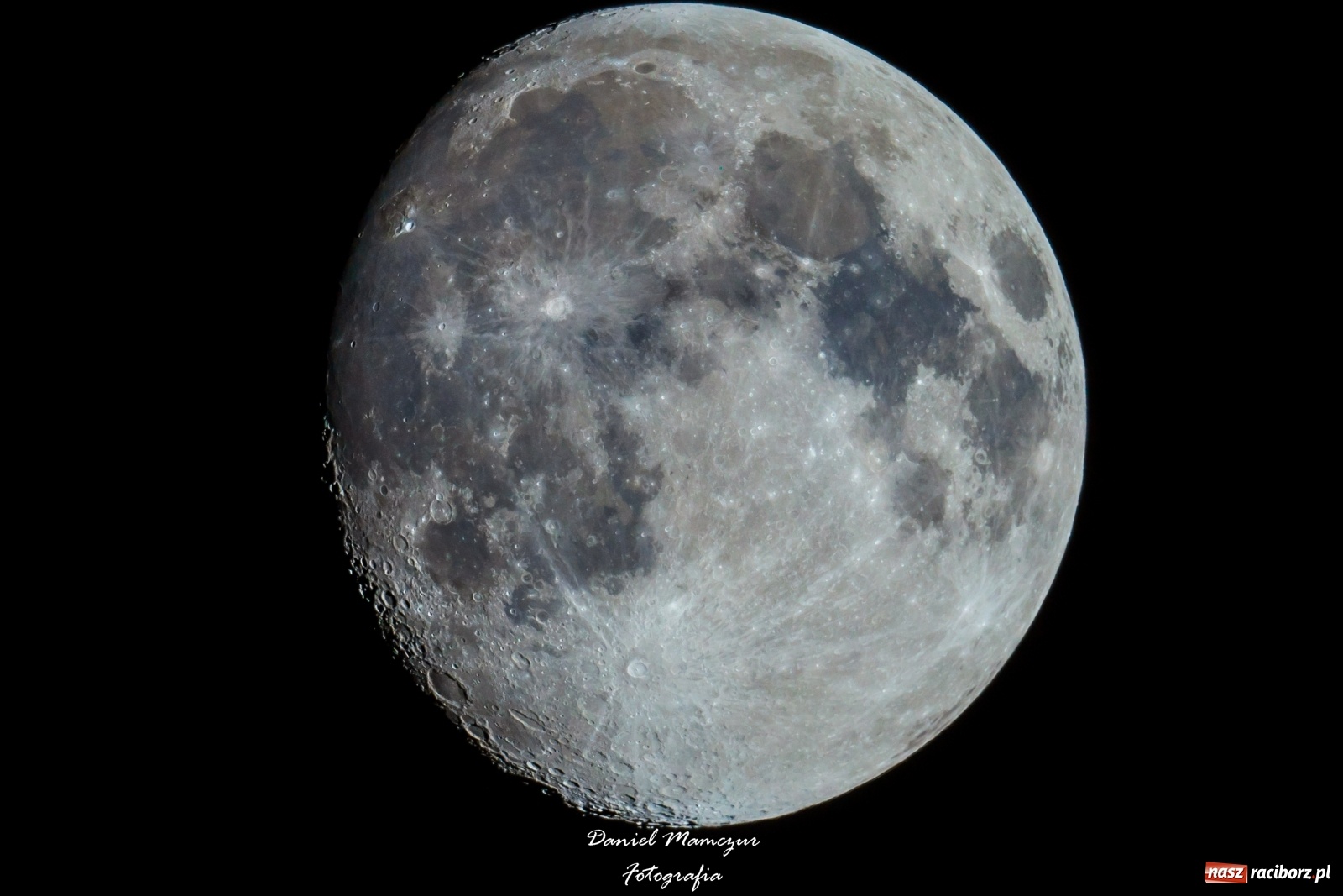 Zdjęcie w galerii na portalu naszraciborz.pl: Takie widoki z balkonu na Ostrogu. Dziś pełnia różowego Księżyca [FOTO i WIDEO] wiadomości z regionu