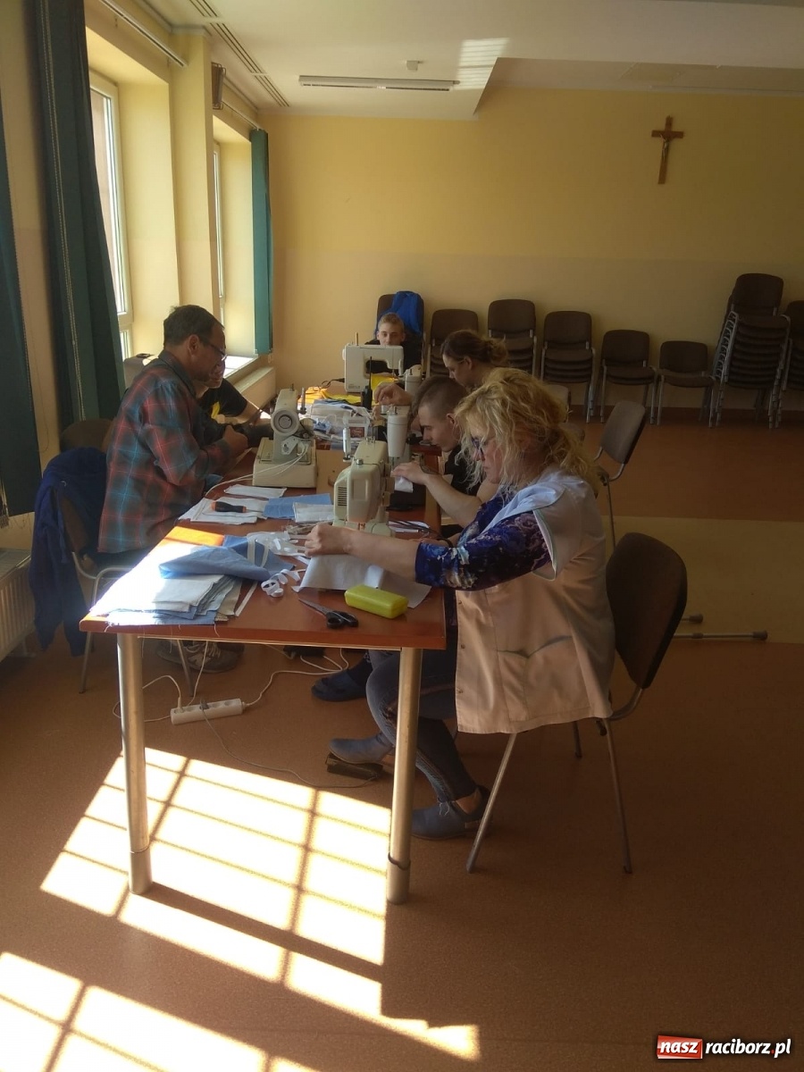 Zdjęcie w galerii na portalu naszraciborz.pl: Akcja wsparcia służb medycznych i socjalnych w poprawczaku wiadomości z regionu