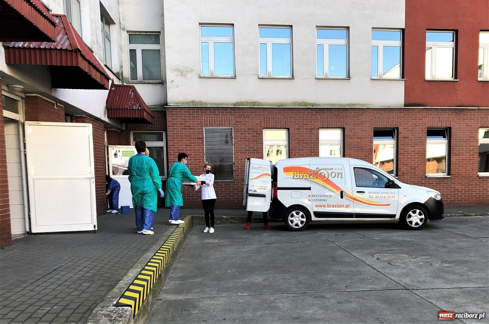 Zdjęcie w galerii na portalu naszraciborz.pl: Raciborscy restauratorzy z pomocą służbie zdrowia wiadomości z regionu