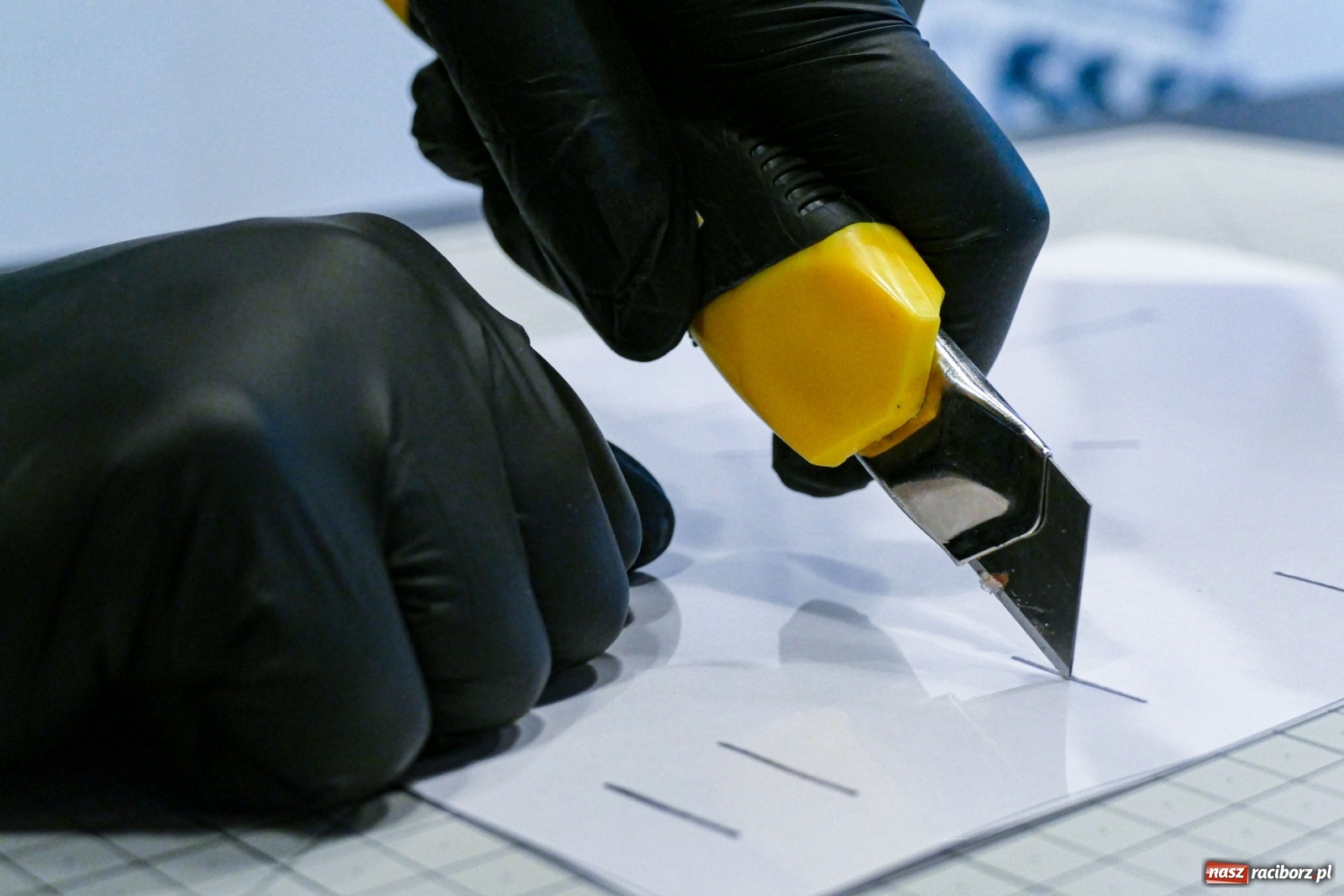 Zdjęcie w galerii na portalu naszraciborz.pl: Dbajmy o siebie nawzajem! Koleje Śląskie produkują przyłbice dla szpitali wiadomości z regionu