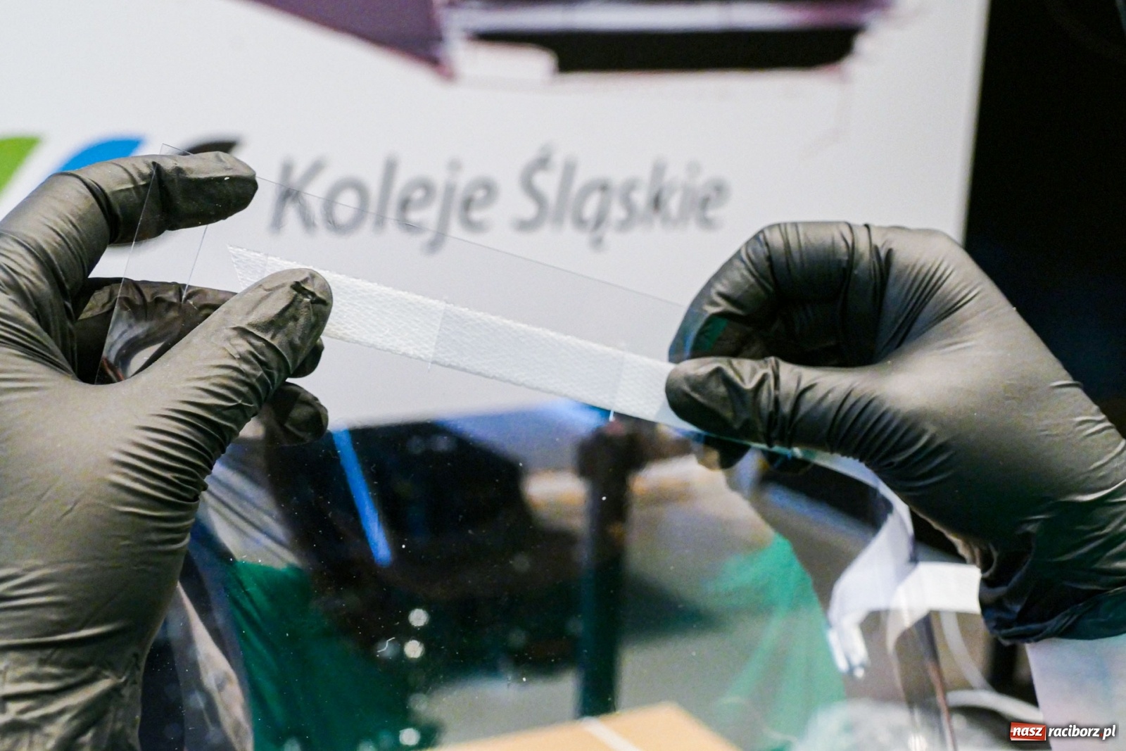 Zdjęcie w galerii na portalu naszraciborz.pl: Dbajmy o siebie nawzajem! Koleje Śląskie produkują przyłbice dla szpitali wiadomości z regionu