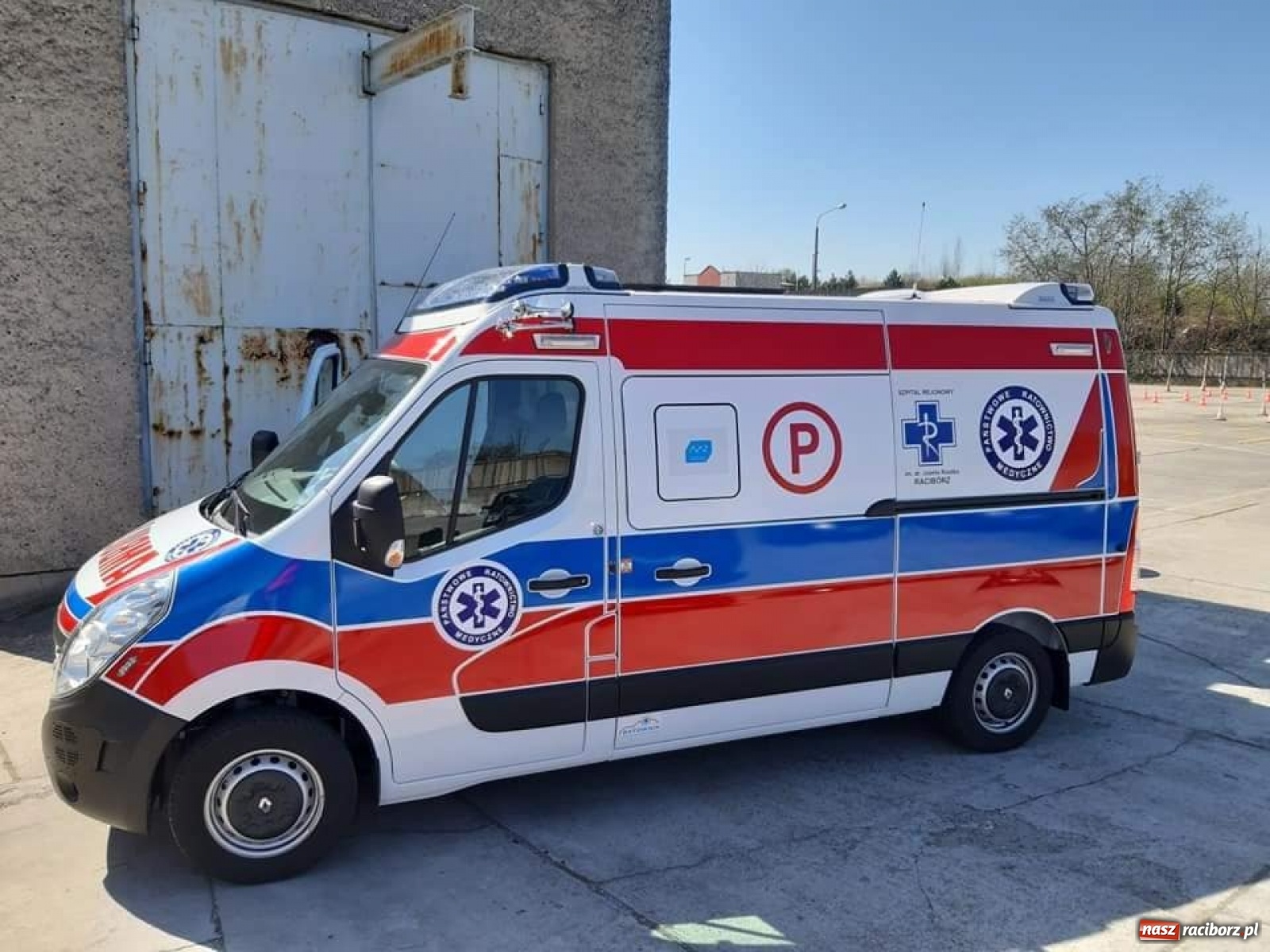 Zdjęcie w galerii na portalu naszraciborz.pl: Szpital w Raciborzu odebrał nową karetkę  wiadomości z regionu