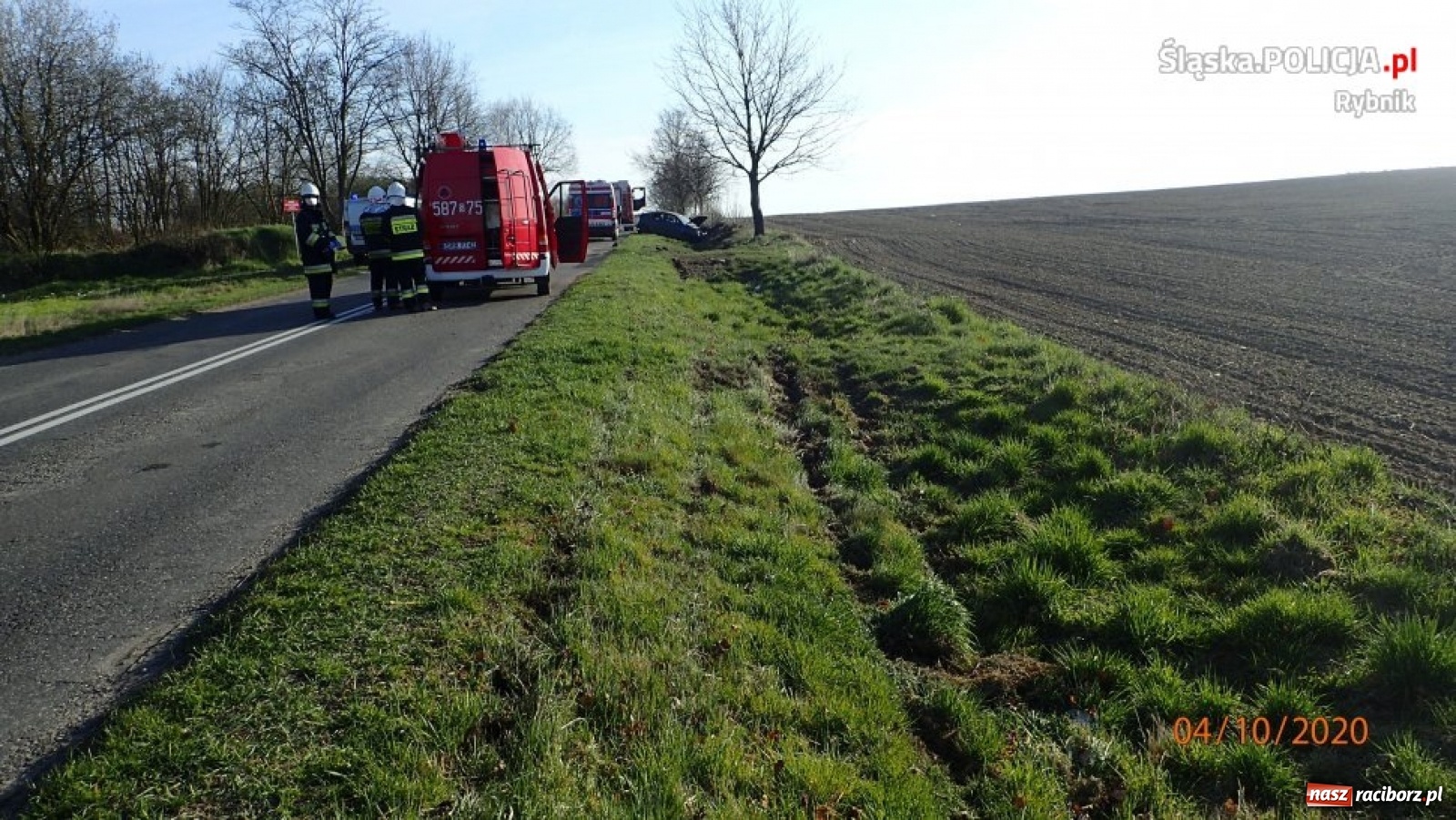 Zdjęcie w galerii na portalu naszraciborz.pl: Pijany wjechał do rowu. Pił podczas jazdy! [FOTO] wiadomości z regionu