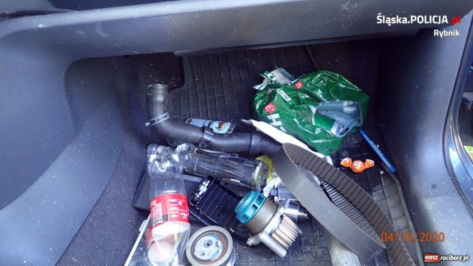 Zdjęcie w galerii na portalu naszraciborz.pl: Pijany wjechał do rowu. Pił podczas jazdy! [FOTO] wiadomości z regionu