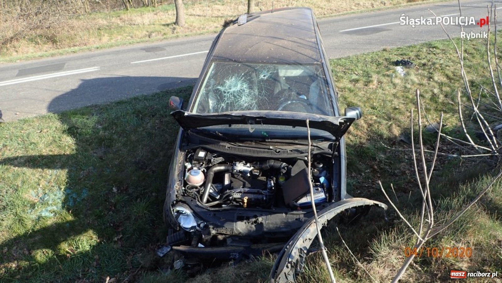 Zdjęcie w galerii na portalu naszraciborz.pl: Pijany wjechał do rowu. Pił podczas jazdy! [FOTO] wiadomości z regionu