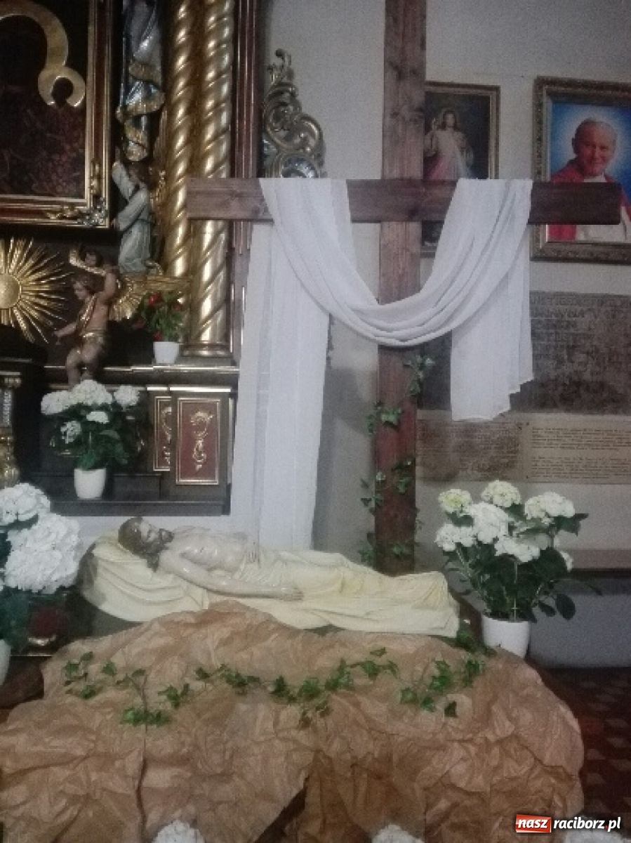 Zdjęcie w galerii na portalu naszraciborz.pl: Groby Pańskie w raciborskich parafiach [FOTO] wiadomości z regionu