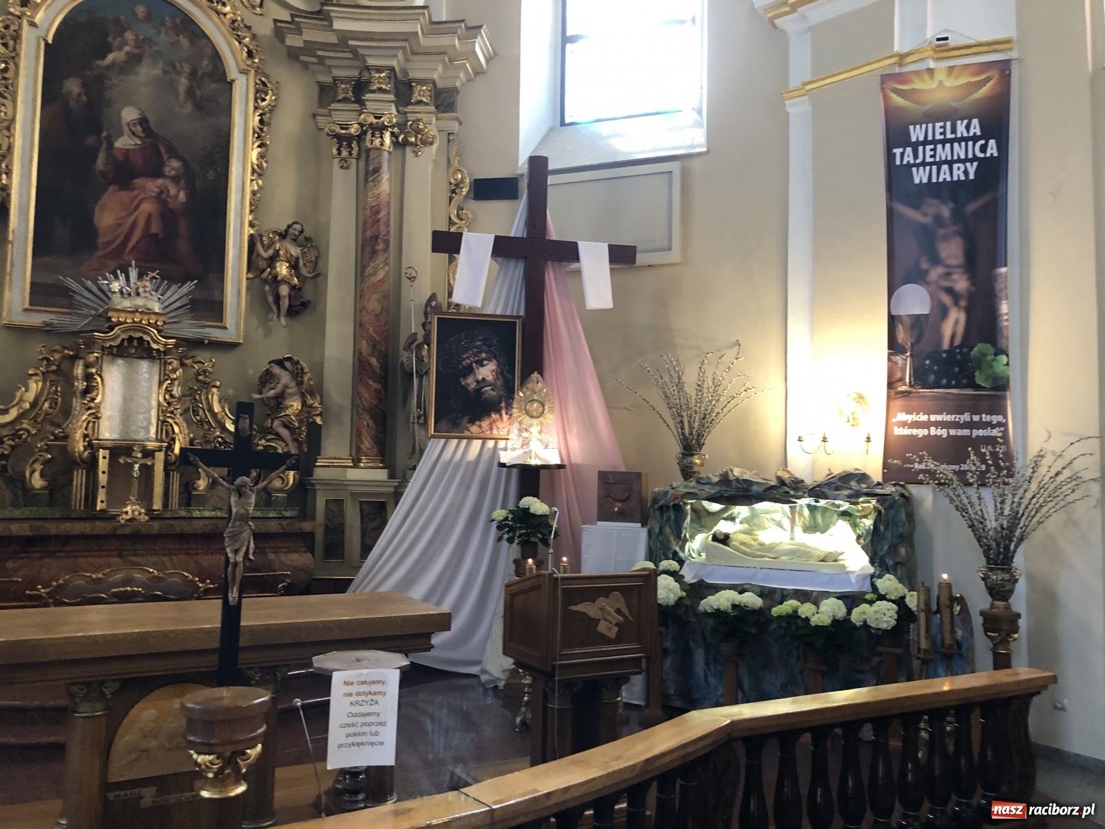 Zdjęcie w galerii na portalu naszraciborz.pl: Groby Pańskie w raciborskich parafiach [FOTO] wiadomości z regionu