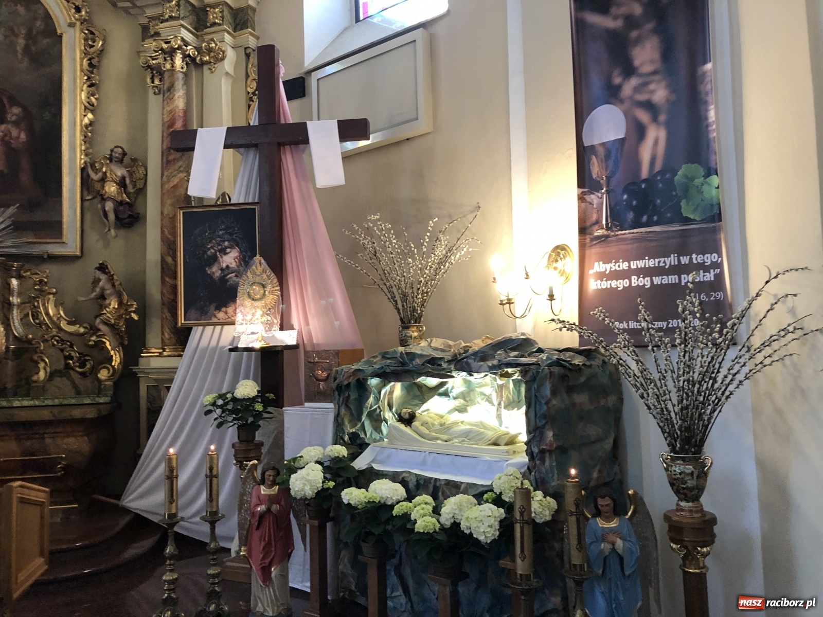 Zdjęcie w galerii na portalu naszraciborz.pl: Groby Pańskie w raciborskich parafiach [FOTO] wiadomości z regionu