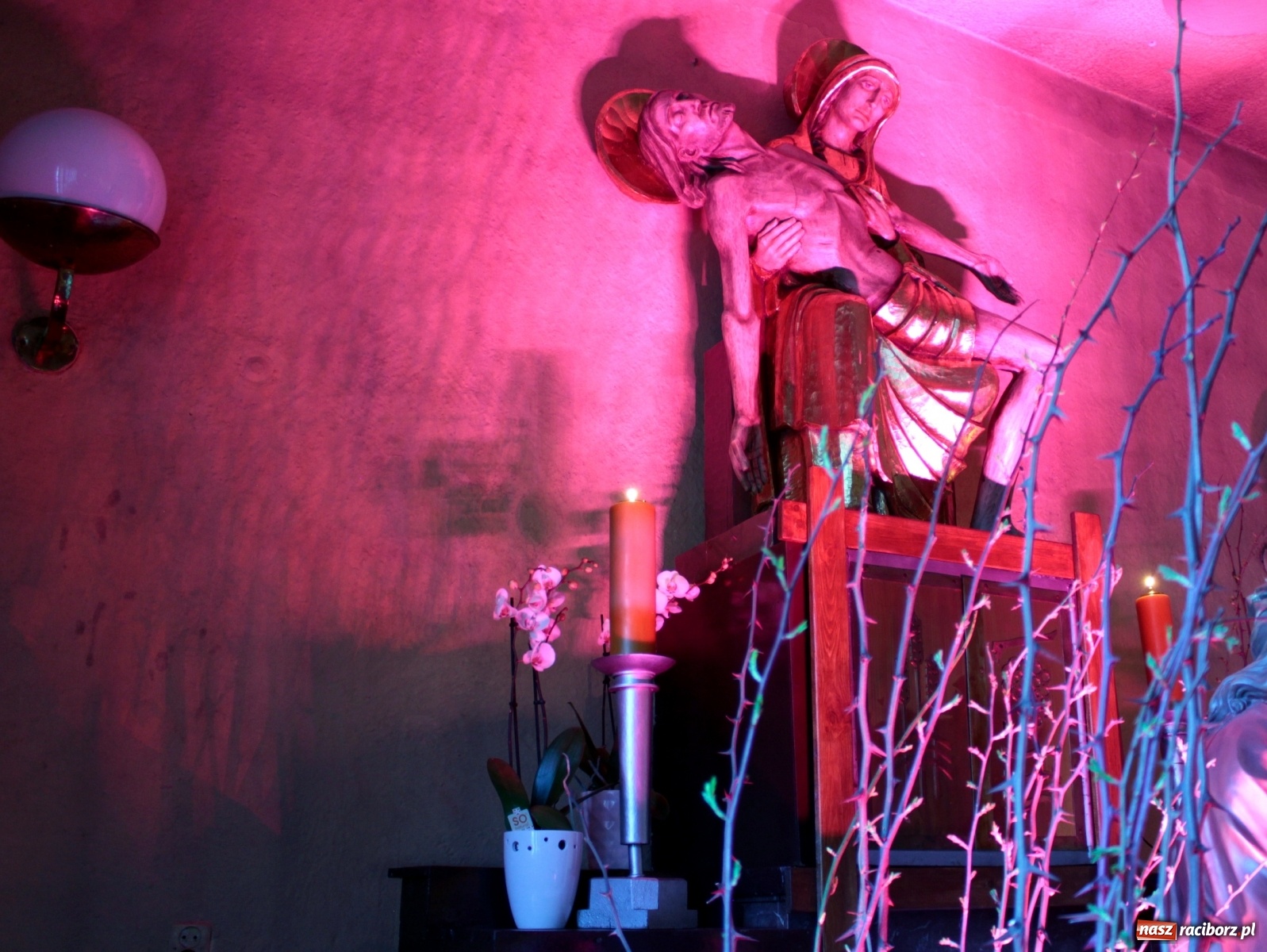 Zdjęcie w galerii na portalu naszraciborz.pl: Groby Pańskie w raciborskich parafiach [FOTO] wiadomości z regionu