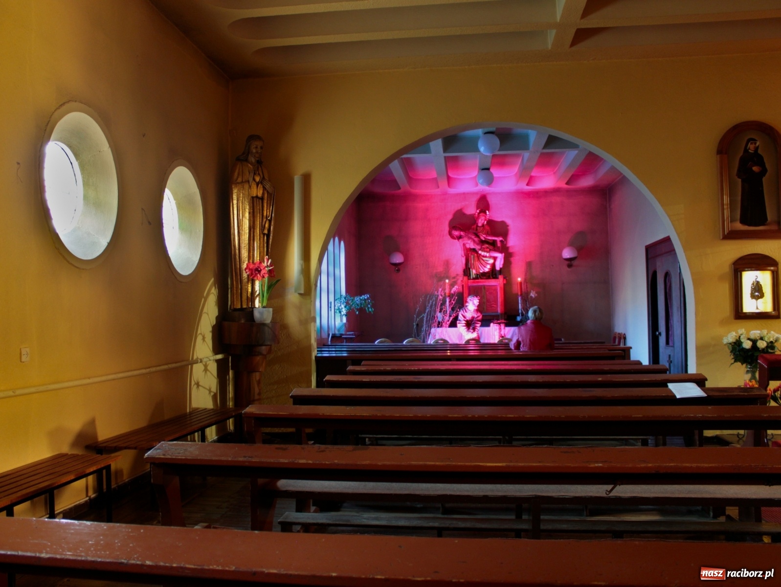 Zdjęcie w galerii na portalu naszraciborz.pl: Groby Pańskie w raciborskich parafiach [FOTO] wiadomości z regionu