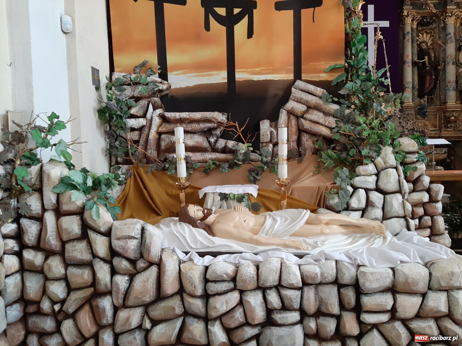 Zdjęcie w galerii na portalu naszraciborz.pl: Groby Pańskie w raciborskich parafiach [FOTO] wiadomości z regionu