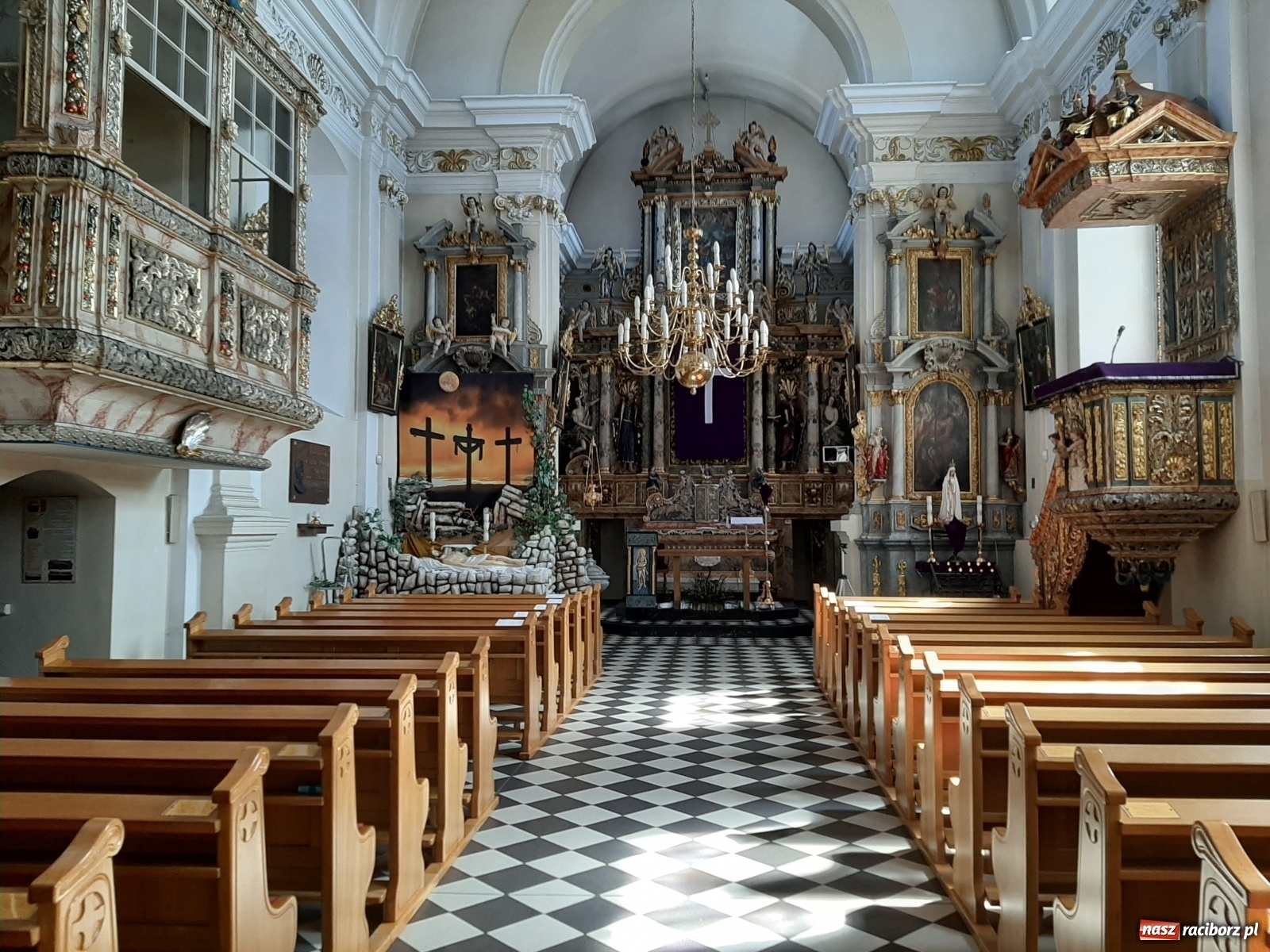 Zdjęcie w galerii na portalu naszraciborz.pl: Groby Pańskie w raciborskich parafiach [FOTO] wiadomości z regionu