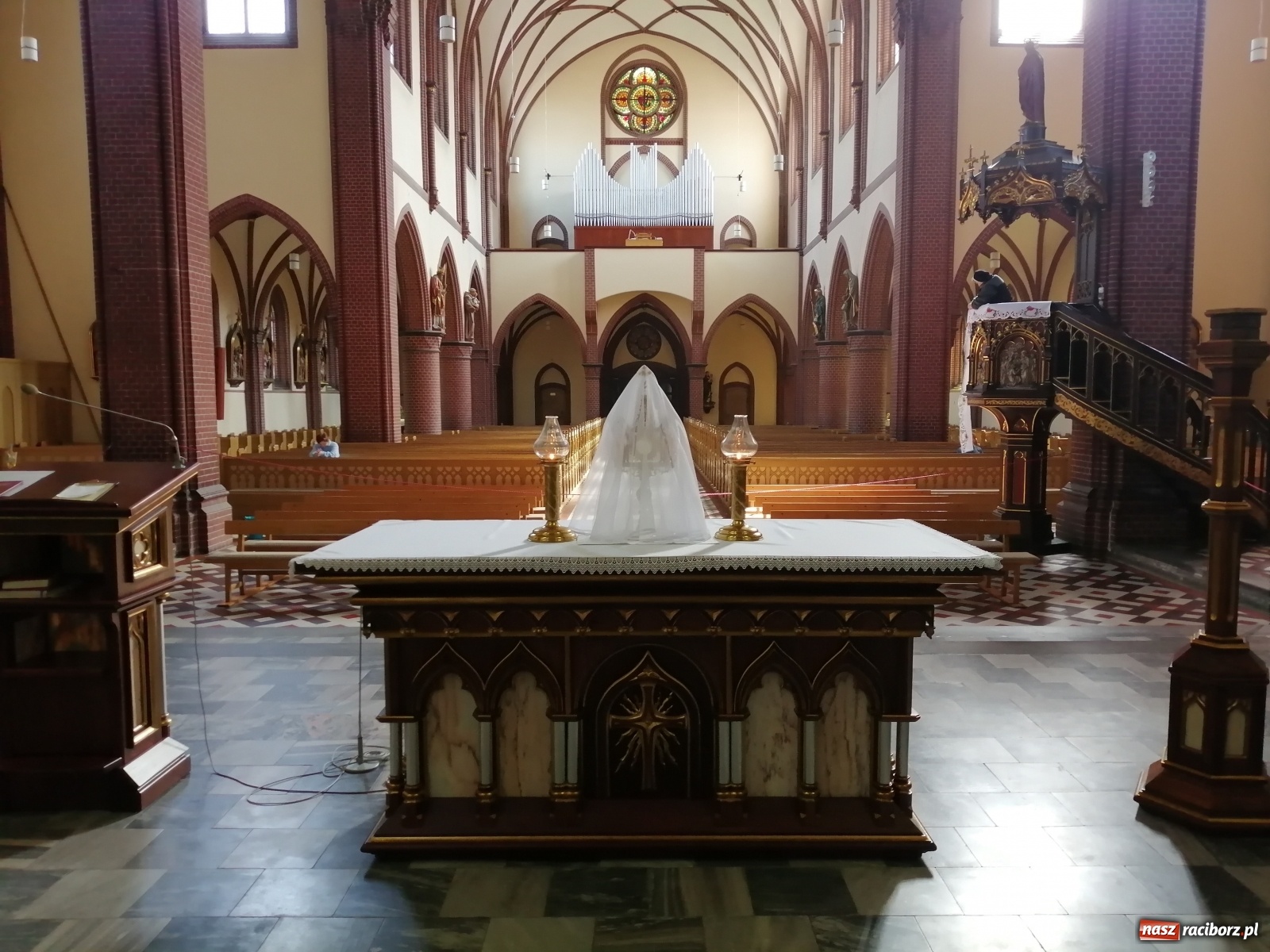 Zdjęcie w galerii na portalu naszraciborz.pl: Groby Pańskie w raciborskich parafiach [FOTO] wiadomości z regionu