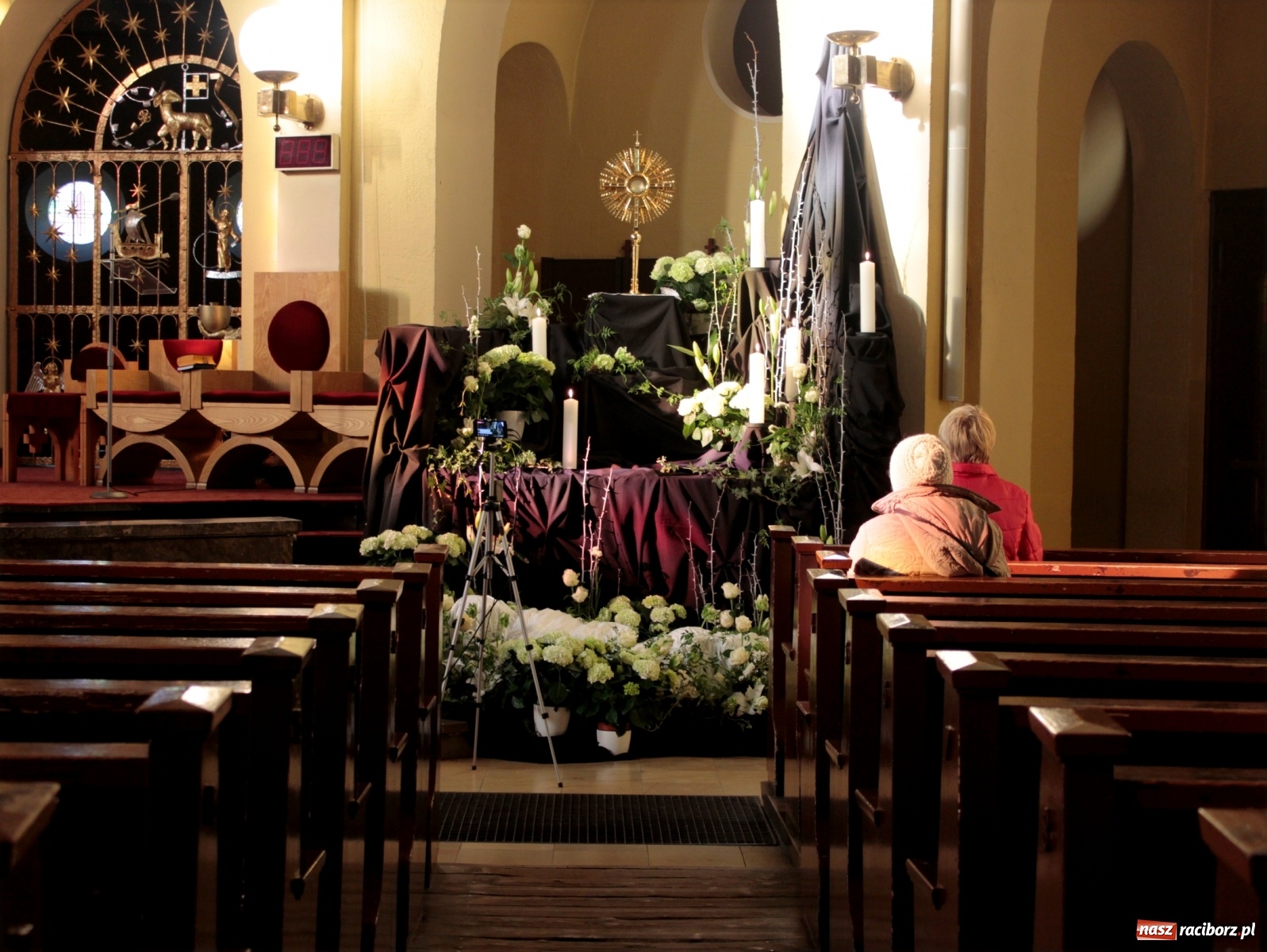Zdjęcie w galerii na portalu naszraciborz.pl: Groby Pańskie w raciborskich parafiach [FOTO] wiadomości z regionu