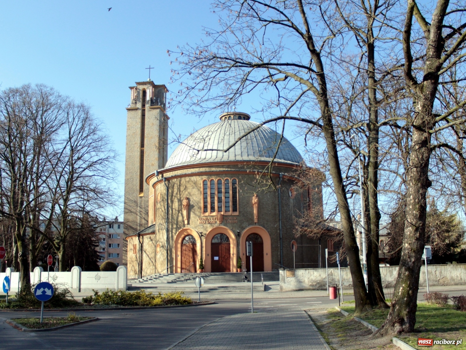 Zdjęcie w galerii na portalu naszraciborz.pl: Groby Pańskie w raciborskich parafiach [FOTO] wiadomości z regionu