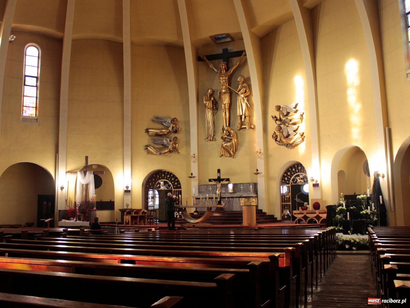 Zdjęcie w galerii na portalu naszraciborz.pl: Groby Pańskie w raciborskich parafiach [FOTO] wiadomości z regionu