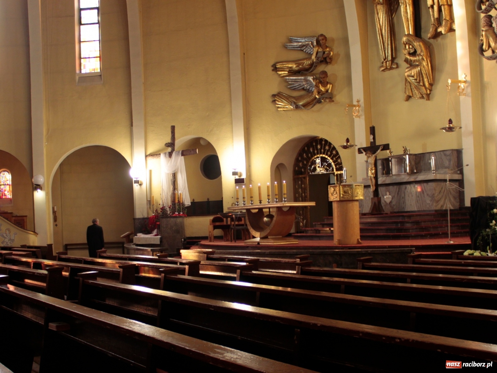 Zdjęcie w galerii na portalu naszraciborz.pl: Groby Pańskie w raciborskich parafiach [FOTO] wiadomości z regionu