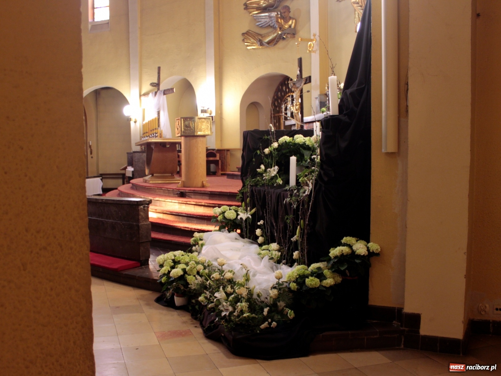 Zdjęcie w galerii na portalu naszraciborz.pl: Groby Pańskie w raciborskich parafiach [FOTO] wiadomości z regionu