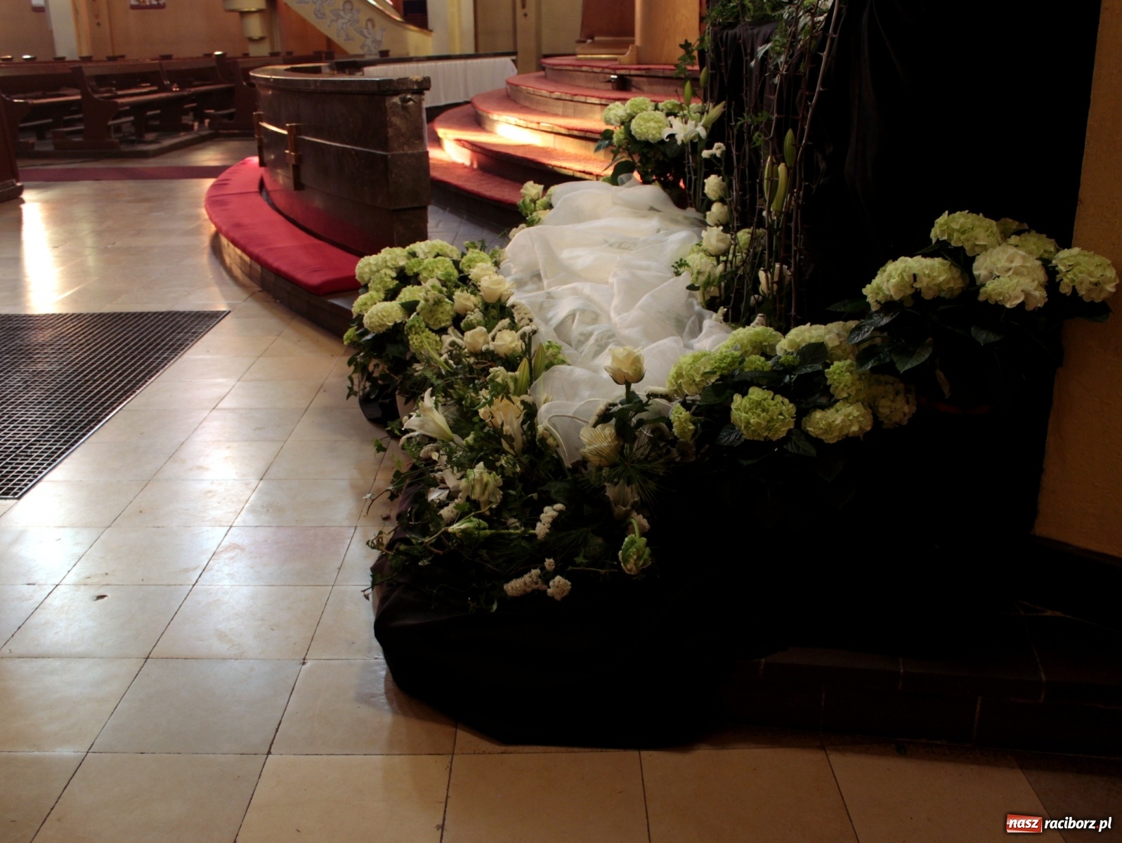 Zdjęcie w galerii na portalu naszraciborz.pl: Groby Pańskie w raciborskich parafiach [FOTO] wiadomości z regionu